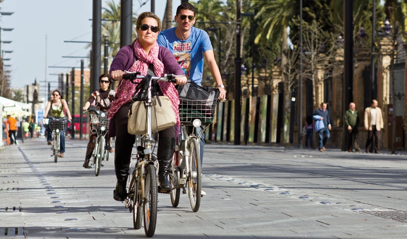 Sevilla rankades nyligen som världens fjärde bästa cykelstad efter Amsterdam, Köpenhamn och Utrecht. Nu vill regionalregeringen mer än fördubbla antalet cykelbanor i hela Andalusien. Foto: Claudio Olivares Medina